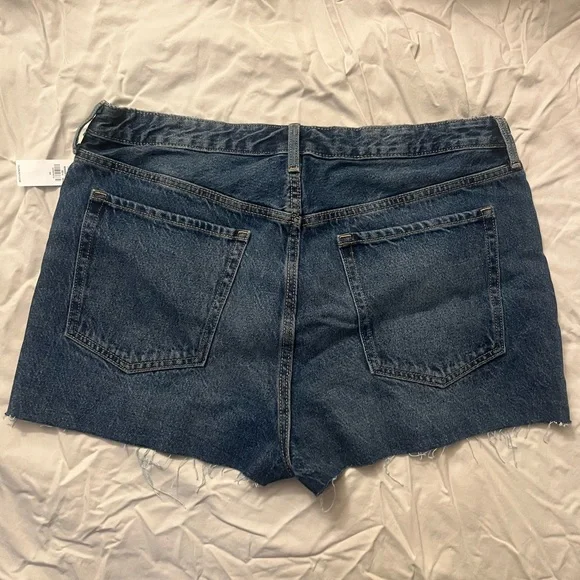 Never worn, old navy high rise shorts! - Picture 2 of 3